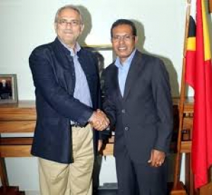 -Prezidente Repúblika (PR), José Ramos Horta kaer liman hela ho Primeiru Ministru (PM), Taur Matan Ruak.