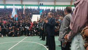 Primeiru Ministru (PM), Taur Maan Ruak, ko’alia hela ho membru Grupu Arte Marsiál sira iha Jinajiu, Dili, kinta (26/05).
