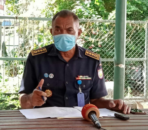Portavóz Komandu Jerál PNTL, Superintendente Polísia, Arnaldo de Araújo, relata hela dadus semanal kona-ba situasaun seguransa iha TL ba média sira  iha Kaikoli, sexta (14/05/).