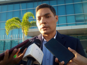 Xefe Gabinete Primeiru Ministru Azevedo Marçal koalia hela ho jornalista hafoin finaliza aprezentasaun prolosta adisional ba Komite Revizaun Orsamentu Politiku (KROP) iha Ministeriu Finansa (MF) Aitarak Laran, tersa (22/9). 