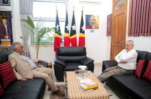 Prezidente Repúblika (PR), José Ramos Horta ho Sekretariu Jerál Partidu FRETILIN, Mari Alkatiri konversa hela iha palasiu prezidensial, Bairo Pite, sexta (28/10).