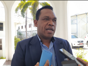 Vise Prezidente Parlamentu Nasionál (Vise PPN) Luis Roberto ko&#039;alia hela ho jornalista sira iha resintu Parlamentu Nasionál (PN).
