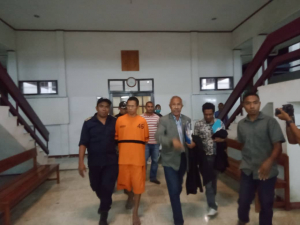 Advogadu privadu Manuel Tilman ne&#039;ebé la&#039;o hamutuk ho nia kliente Prezidenti Autoridade Naisonal Comunicação (ANC) ho inisiál JOF hafoin TDD adia Julgamentu ba Primeiru Interrogatoriu iha TDD, Sabado (28/11)