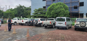 karreta hamutuk walu (8) hodi apoiu atividade Instituisaun Polisia Nasionál Timor-Leste (PNTL), durante periudu Natal no Tinan Foun para hela iha resintu Ministeiru Interior, kaikoli, Kuarta (23/12)