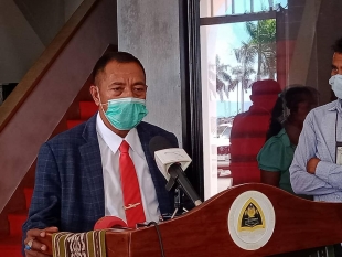 Ministru Transporte Komunikasaun, Jose Agustino da Silva, ko&#039;alia ba jornalista sira hafoin akompana PM Taur Matan Ruak hasoru malu ho reprezentante ONU iha Dili, (11/5)
