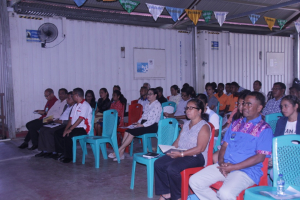 Prezidente Kooperativa Lakon Nakukun, Mosu Naroman (Lanamona), Domingas dos Santos tuur iha lina oin iha seminar ida iha salaun Federasaun Hanai Malu (FHM), iha Lanud-Bairru Pite, kuarta (09/12).