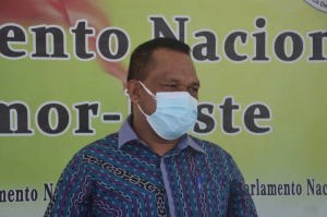 Deputadu Bankada Kmanek Haburas Unidade Nasionál Timor Oan (KHUNTO), Luís Roberto.