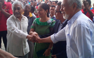 Eis Primeiru Ministru Marí Alkatiri la&#039;er liman ho Eis Prezidente da Republika Kay Rala Xanana Gusmao iha kampana ba kandidatu Prezidente da Republika Dr, Francisco Guterres Lu Olo iha 2017