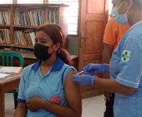 Estudante Husi Eskola Neen Hahú Simu Vasina Pfizer