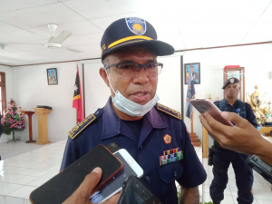 Komandante PNTL Munisípiu Dili, Superintendente Xefi Henrique da Costa koalia ho Jornalista sira iha nia Knar fatin Kaikoli Dili, Sesta (26/02)