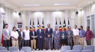 Delegasaun na’in-sanulu-resin-haat (14) ne’ebé ba halo negosiasaun programa kompaktu liuhusi Governu Estadu Unidus Amerika nia Ajénsia Millennium Challenge Corporation (MCC).