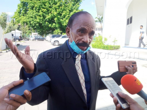 Xefe Bankada Partidu PLP, deputadu Cornelio Gama ‘L-7’ ko&#039;alia hela ba media sira iha resintu Parlamentu Nasionál, kuarta (21/07).