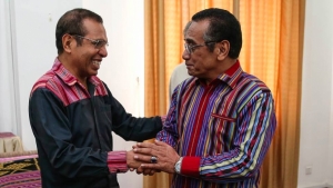 Primeiru Ministru Taur Matan Ruak kaer liman ho Prezidente da Republika Francisco Guterres Lu Olo, no hamnasa ba malu kada semana iha Palasiu Prezidente, Iha Dili.
