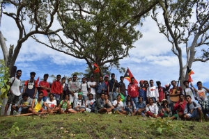 Juventude aldeia Readodok, suku Lakumesak, postu administrativu Lacló, munisípiu Manatuto, hasai fotográfia hamutuk, hafoin realiza atividade marxa (laó-ain) durante loro- rua hahú 19 too 20-05-2020, hodi festeza loron nasionál Independénsia RDTL ba dala-XVIII iha foho tutun KURI Ilimanu, (20/5).