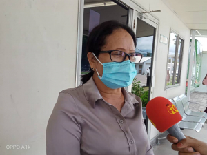 Deputada bankada opozisaun CNRT Maria Gorumali Bareto koalia hela ho jornlista iha parlamentu nasional, kinta (7/1).