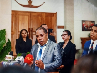 Prezidente interino PLP koalia ba midia hafoin hamutuk ho ekipa remata dialogu ho PR Iha Palasiu PR