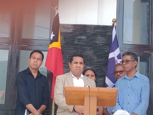 Vise Prezidente CPN PLP, Francisco Vasconcelhos ko&#039;alia ba midia iha sede PD hafoin hasoru malu ho Sekjer PD, Antonio Coneceicao ho ekipa (19/2)