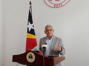 Ministru Finansas (MF), Rui Gomes ko&#039;alia ba Jornalista sira hafoin hasoru malu ho Primeiru Ministru taur Matan ruak iha Palasiu do Governu Dili (5/1)
