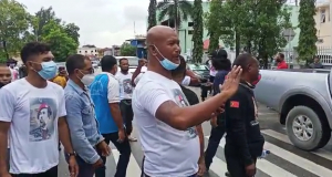 Líder Klibur Tane A’as Obra Maun Boot Kay Rala Xanana Gusmão, Amaro da Costa ‘Susar’ wainhira fo solidaridade ba Prezidente CNRT, Kay Rala Xanana Gusmao iha prokuradoria Jeral da Republika iha Kolmera. Segunda (29/3)