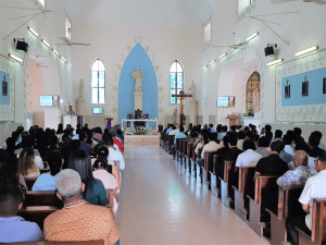 Sarani sira ne&#039;ebe momentu balun tuir hela misa iha Igreja Motael.