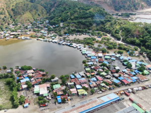Uma ne&#039;ebe Komunidade hari iha besik lagoa Tasi Tolu be&#039;e sa&#039;e 
