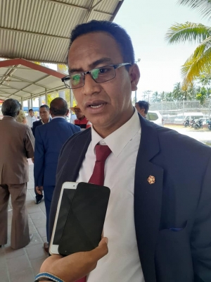 Komisariu KAK, Sergio Hornai ko&#039;alia hela ho jornalista iha Centru Convensaun Dili, Sexta (20/09)