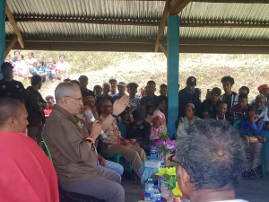 Eis-Prezidente Republika José Ramos Horta ko&#039;alia hela iha ninia diskursu hafoin vizita ba Suku Mindelu, postu Turiskai, Munisípiu Manufahi, kurta (23/09).