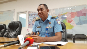 Portavoz Komandu Jerál PNTL Superentendente xefe Arnaldo Pereira de Araújo ko&#039;alia hela ho jornalista sira iha Kuartel Jerál PNTL Kaikoli, Segunda (24/08) 