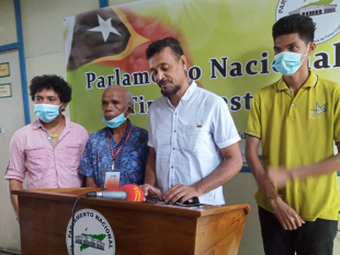 Komunidade ho rede ba Rai ko&#039;alia ba Jornalista sira kiha Parlamentu Nasional, Kinta (24/2)