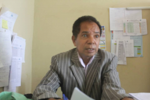 Diretór Eskola Ensiñu Sekundária Jerál Nu.01 Tirilolo Baukau Paulo Dias Menezes ko&#039;alia hela ba www.tempotimor.com, iha kna&#039;ar fatin, sabadu (22/01).