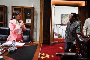 Ministra Saude en ezersiciu komprimenta PR, Dr. Frnacisco Guterres Lu Olo tuir lala&#039;ok Covid-19 (18/3)