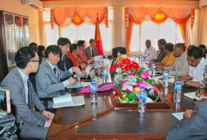 SEFOPE, Alarico do Rosario akompaña husi Diretór Jerál, Diretór Nasionál sira, hala’o hela enkontru hó Embaixadór Japaun mai Timor-Leste, Kimura Tetsuya hó ekipa delegasaun iha salaun SEFOPE, Kaikoli, Dili, tersa (10/01).