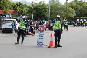 PNTL hala&#039;o hela atividade auto stop no passa revista ba movimentu viatura sira iha estrada ibun besik komandu jeral PNTL Kaikoli, kuarta (28/04).
