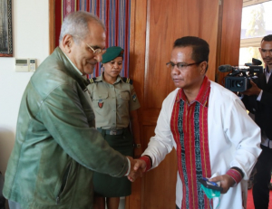 Prezidente Parlamentu Nasionál (PPN), Aniceto Longuinhos Guterres Lopes, kaer liman hela ho Prezidente Repúblika (PR), José Ramos Horta.
