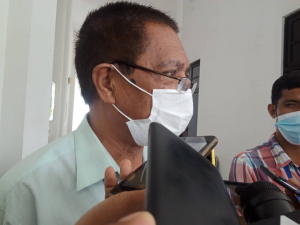 prezidente Asosiasaun Independente Rekoila Dadus Veteranus Falsifikadu (AIRDVF) Jose Dias Guteres &quot;Moi-Mali&quot; koalia hela ho jonalista iha parlamentu nasional sesta (19/2)