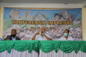 Prezidente CNRT Kay Rala Xanana Gusmao (Klaran) ko&#039;alia ba Midia durante Konferesia imprensa iha sede Partidu CNRT, iha Bairo dos Grillus (30/4)