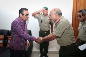 Major Jeneral F-FDTL Lere Anan Timur kaer liman ho Prezidente da Republika, Dr. Francisco Guterres Lu Olo durante hasoru malu iha palasiu Prezidensial 