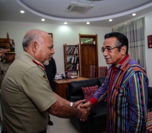 Presidenti da Republika simu komandante F-FDTL, Major Jeneral, Lere Aban Timur iha gabinete Presidenti da Republika iha Kuarta, dadersan.