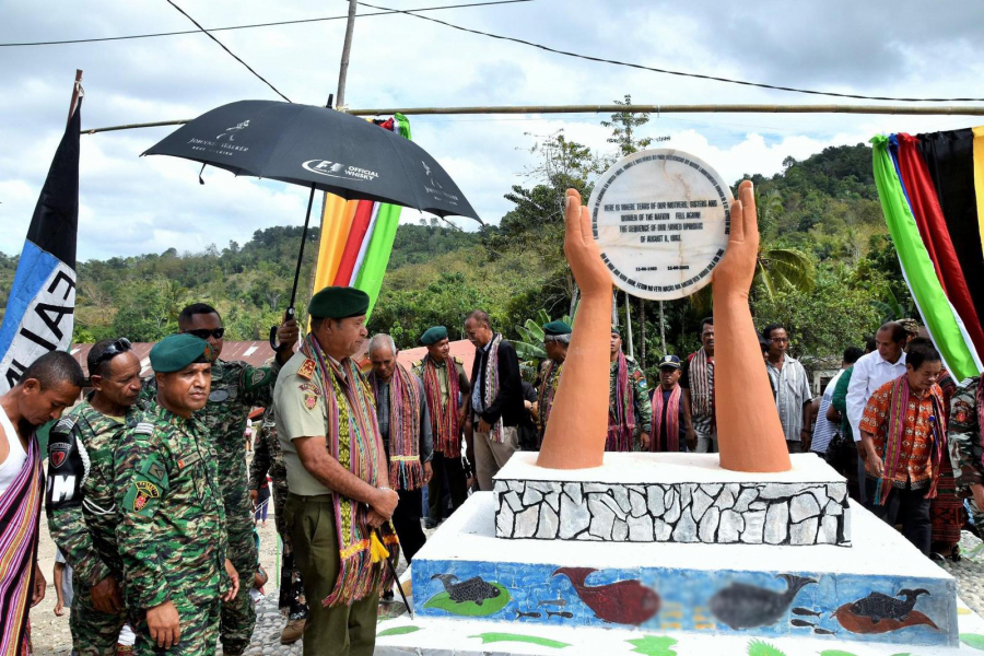 Xefe Estadu Maiór Jenerál FALINTIL-Forsa Defeza Timor Leste, Tenente Jenerál Domingos Raul “Falur Rate Laek”, inaugura hela monumentu Levantamentu 1983.