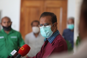 Primeiru Ministru Taur Matan Ruak ko&#039;alia ba jornalista sira hafoin hasoru malu ho Prezidente da Republika, Dr. Francisco Guterres Lu Olo iha palasiu Prezidensial, Dili (6/5) 