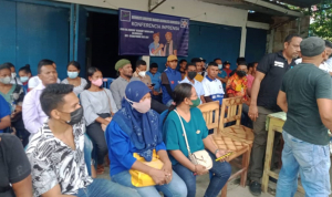 Membru Movimentu Juventude Maubere Nasionalista Demokratiku (MJMND) halo deklarasaun apoiu Asanami, iha Aspol Kaikoli, sábadu (19/02).