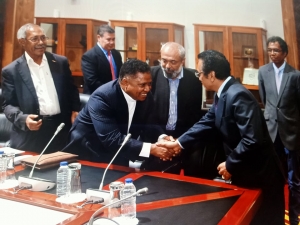 Prezidente da Republika ka&#039;er liman ho Jurista, Julio Crispin antes hahu reuniaun hodi rona hanoin husi jurista sira iha palasiu Prezidensial, (30/01)