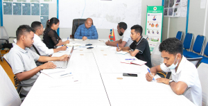 Prezidente Komisaun Ezekutiva (K.E) Bee Timor-Leste (BTL, E.P), Carlos Peloi dos Reis, hala’o enkontru ho ekipa Fundasaun Hafoun Timor Lorosa’e (FHTL) .