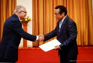 Prezidente da Republika, Dr. Francisco Guterres Lu Olo simu karta kredensial husi Embaixador foun husi Kuba, iha Palasiu Prezidensial, (27/01)