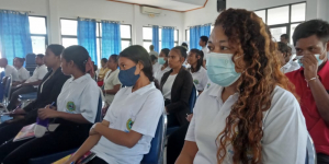 Partisipante sira tuir hela semináriu iha salaun apuramentu Baukau, tersa (17/05).