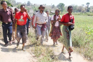 SEKoop, Eng. Arsenio Pereira da Silva, koilheta pateka ne’ebé mak kuda husi Grupu Koperativa Moris Foun iha Aldeia Salele Bo’ot, Suku Lalawa, Postu Administrativu Tilomar Munisípiu Covalima (12/10/2019)