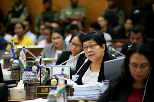 Deputada CNRT Maria Fernanda Lay halo hela intervensaun iha plenária Parlamentu Nasionál.