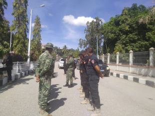 Komandu PNTL Munisípiu Baucau hamutuk ho F-FDTL preparadu simu kadável Dom Basilio do Nascimento husi Dili ba Baucau. Segunda (01/11).
