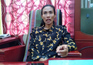 Diretora Ezekutiva JSMP Ana Paula Marçal ko&#039;alia hela ho jornalista www.tempotimor.com iha nia knaar fatin, ohin (01/09)