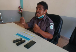 Ofisiál Programa Promosaun Edukasaun Saúde Munisípiu Baukau, Abrão Pinto ko&#039;alia hela ho média sira iha kna&#039;ar fatin Ria-Mare, kinta (13/01).
